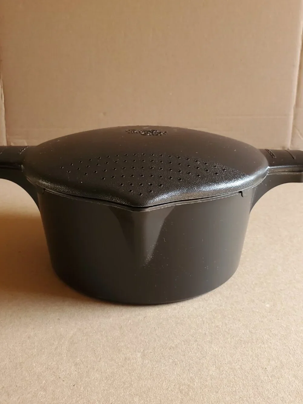 Pampered Chef Black 2 Quart  Microwave Steamer & Rice Cooker With  Locking Lid